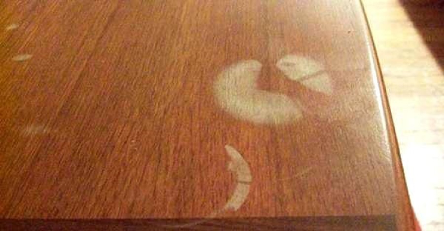 How to Remove Heat Stains From Wood Table