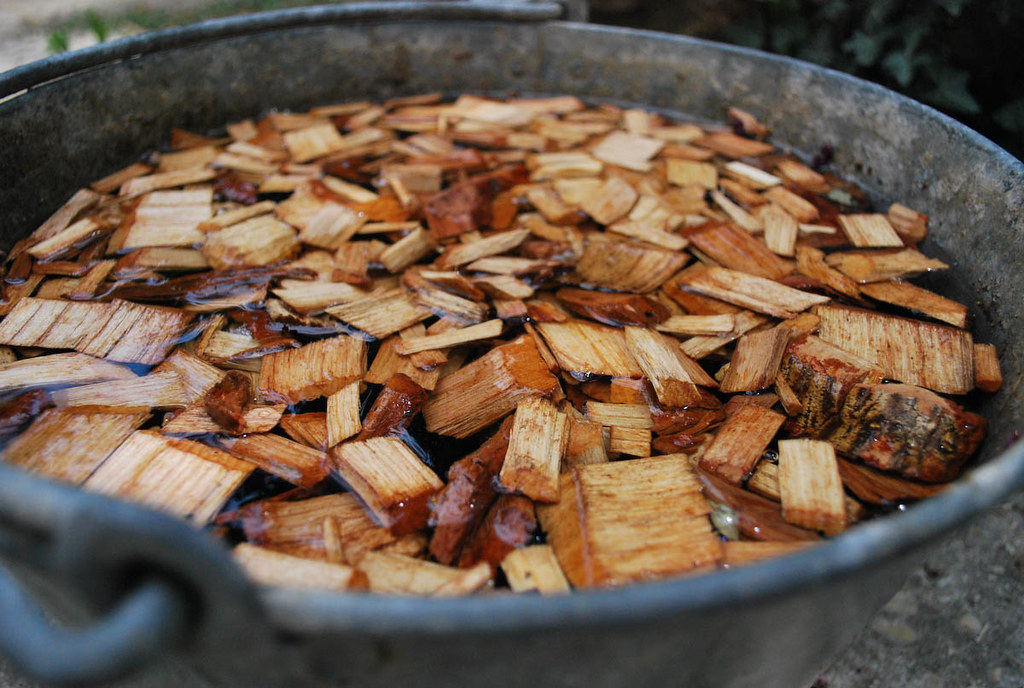 how long to soak wood chips