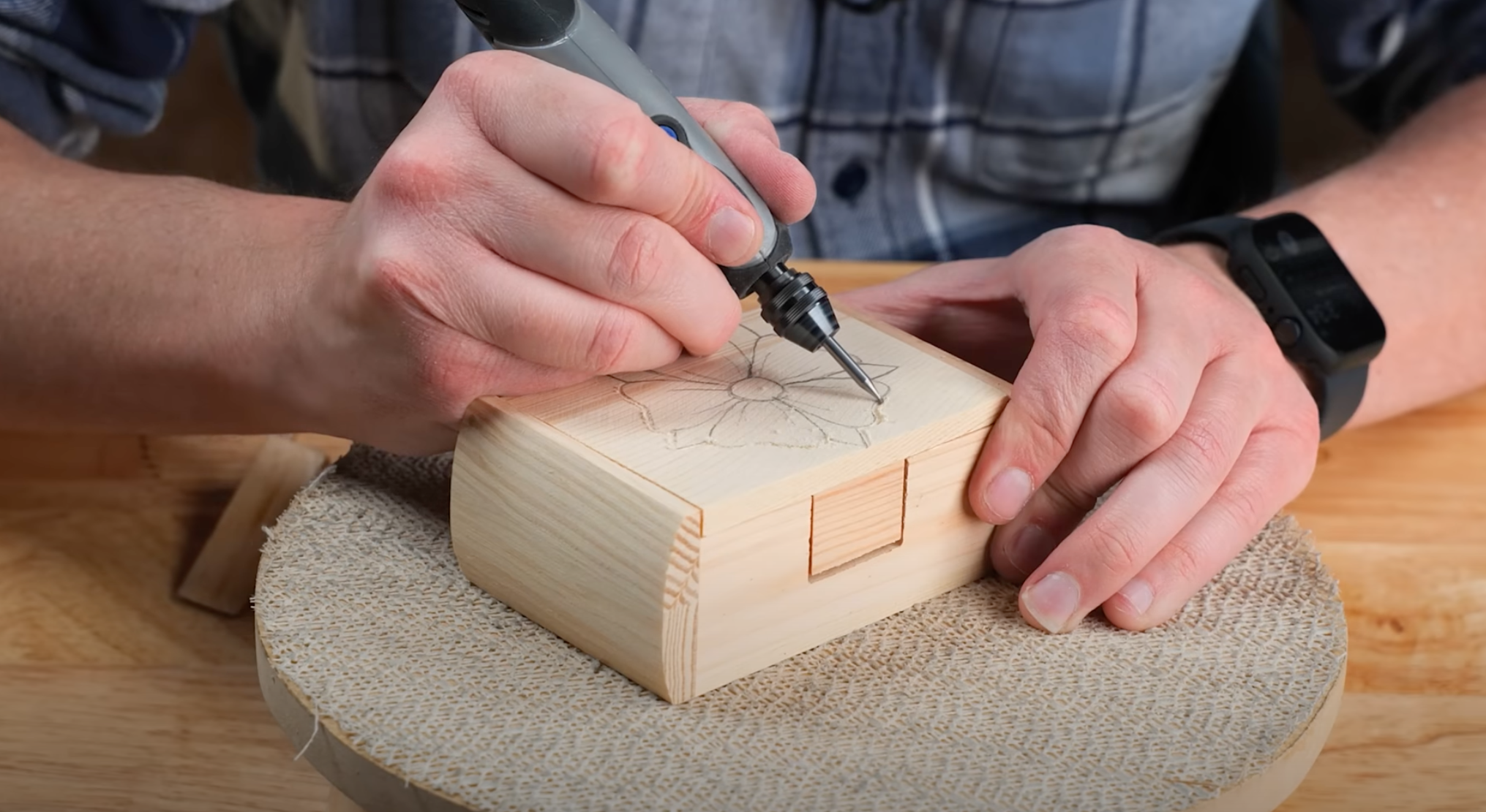 How to Engrave Wood With Dremel