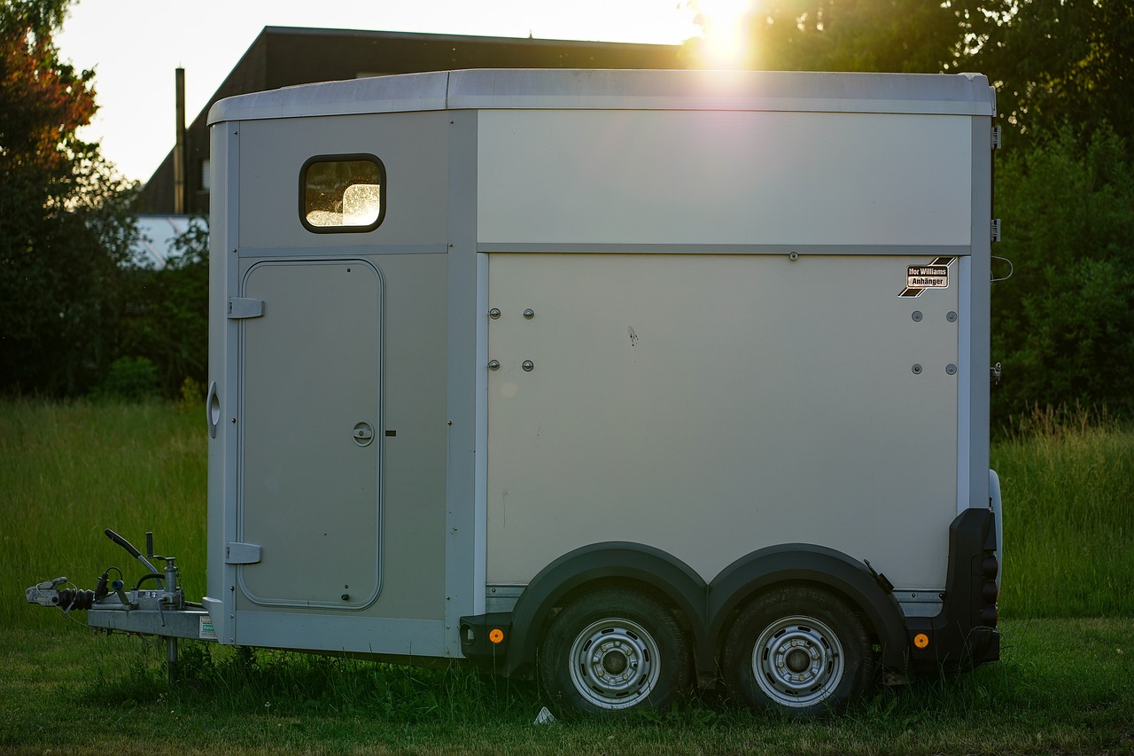 how to build an enclosed trailer